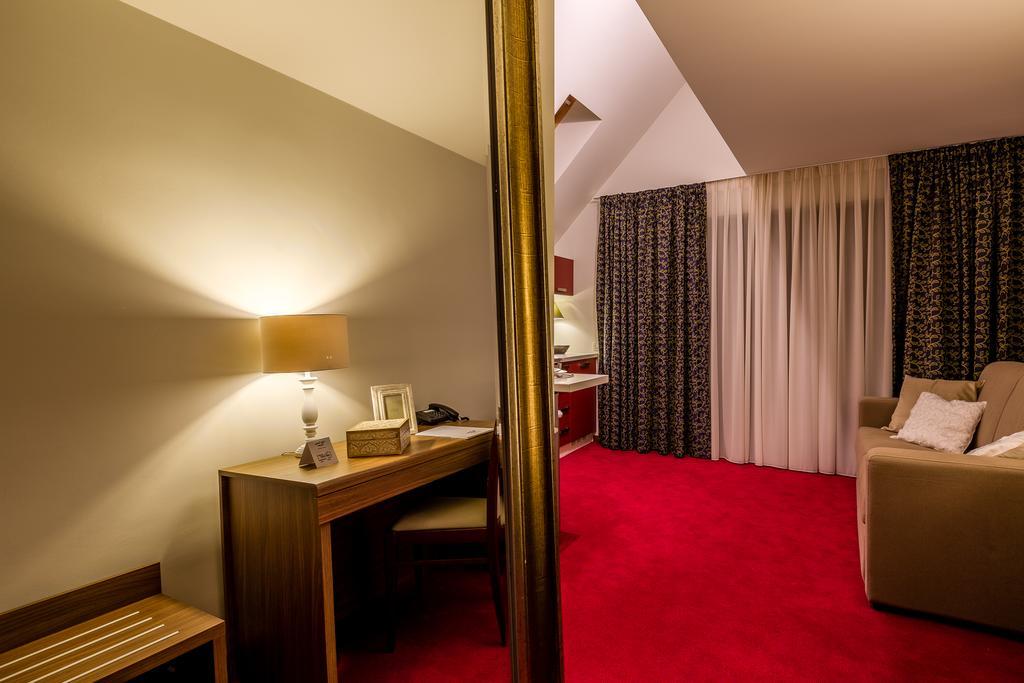 Hotel Boutique Belvedere Sinaia Bagian luar foto
