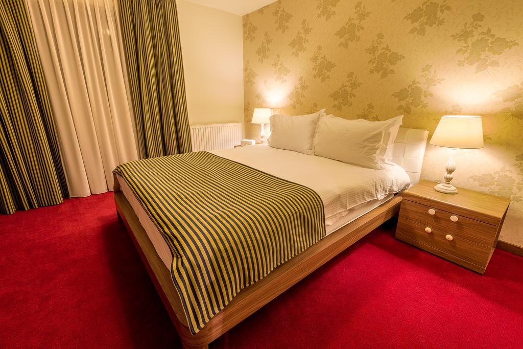 Hotel Boutique Belvedere Sinaia Bagian luar foto