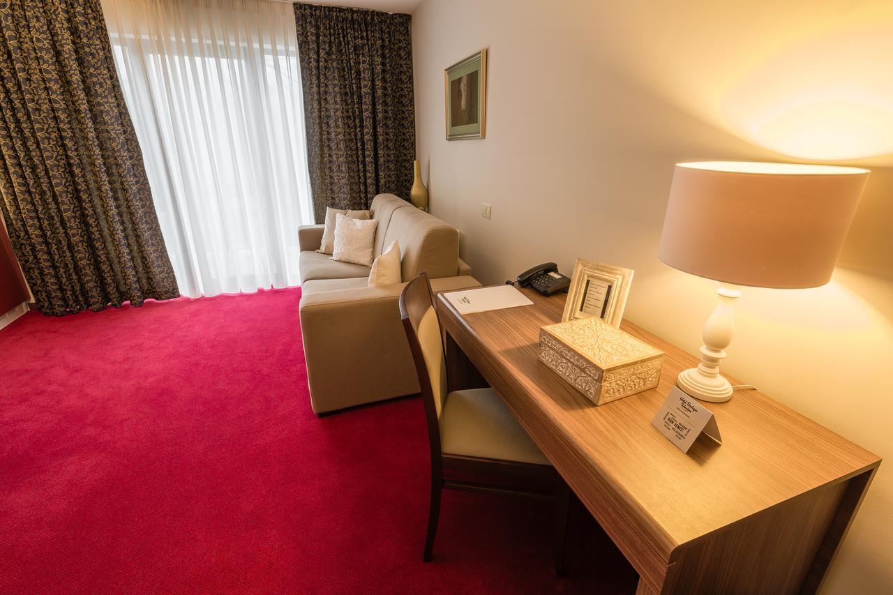 Hotel Boutique Belvedere Sinaia Bagian luar foto